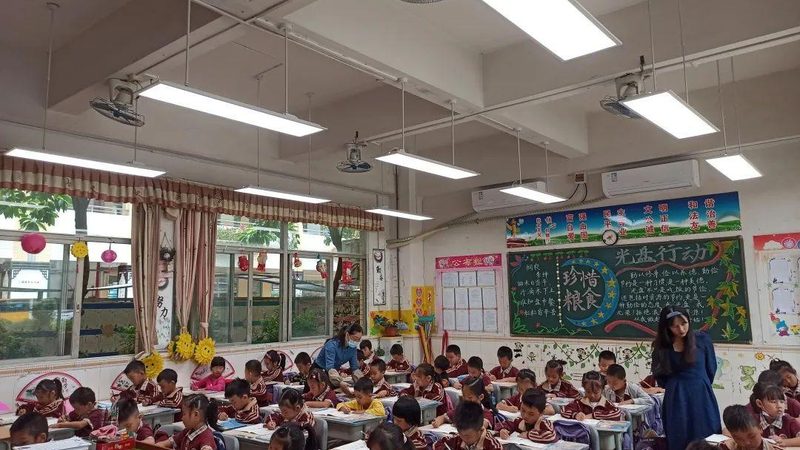 办公室灯盘尺寸规格解析：如何选择合适的产品**