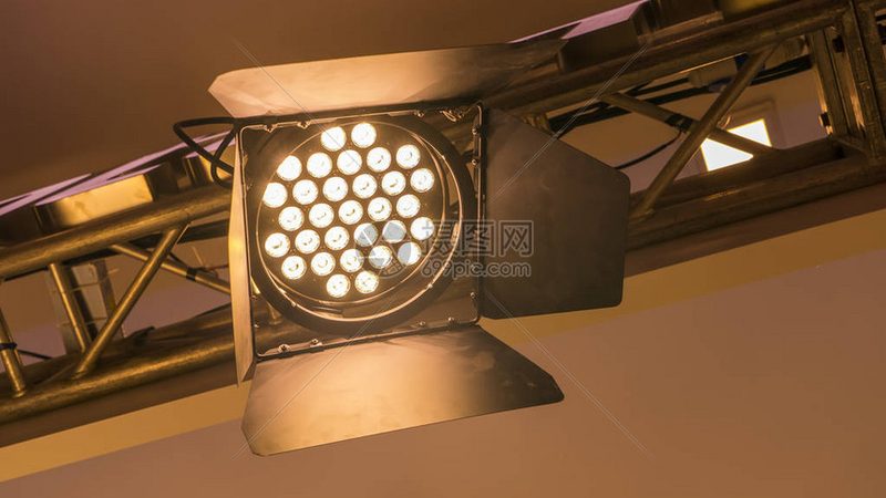 LED办公灯具：揭秘厂家直销的五大关键因素**